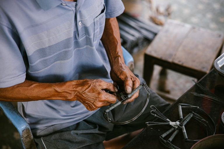 बुजुर्गों को सक्रिय रहने के लिए प्रोत्साहित करें Encouraging Elders To Be Active