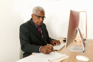 रिटायरमेंट के बाद रोजगार की चुनौतियां और समाधान Getting Employed Post Retirement Need More Than Experience